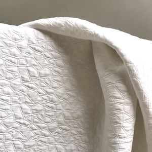 PREMIUM White Quilted Coverlet/Bedspread/Blanket—KING